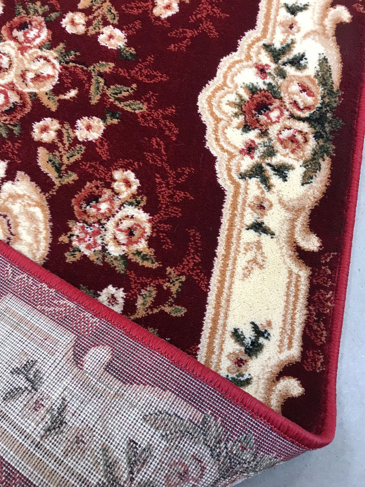 textura-covor-clasic-grena-floral