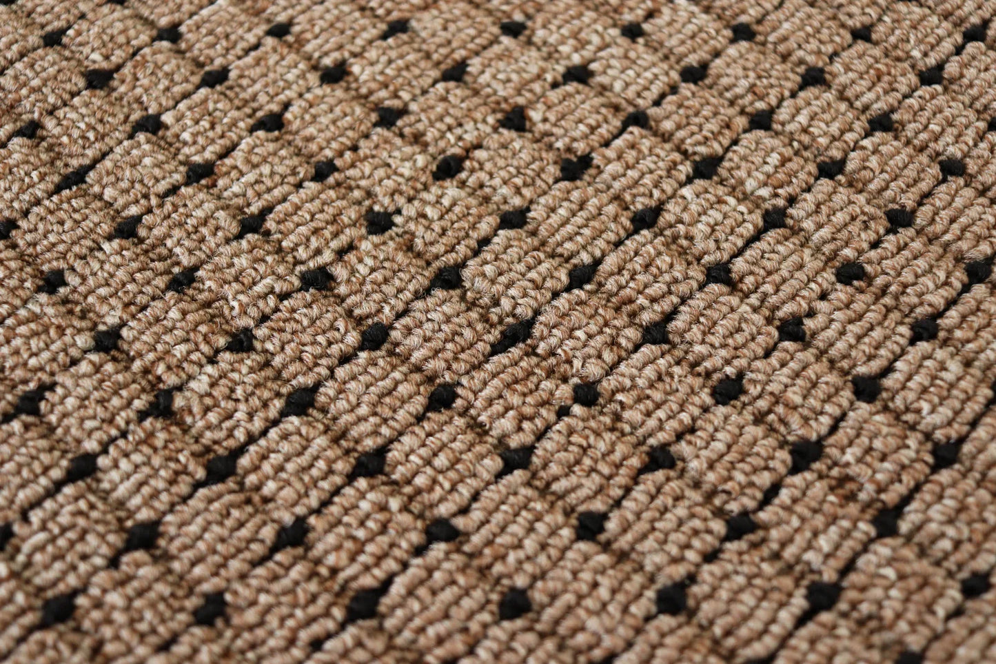 Textura covor maro cu structura perforata si aderenta sporita pentru bucatarie si hol
