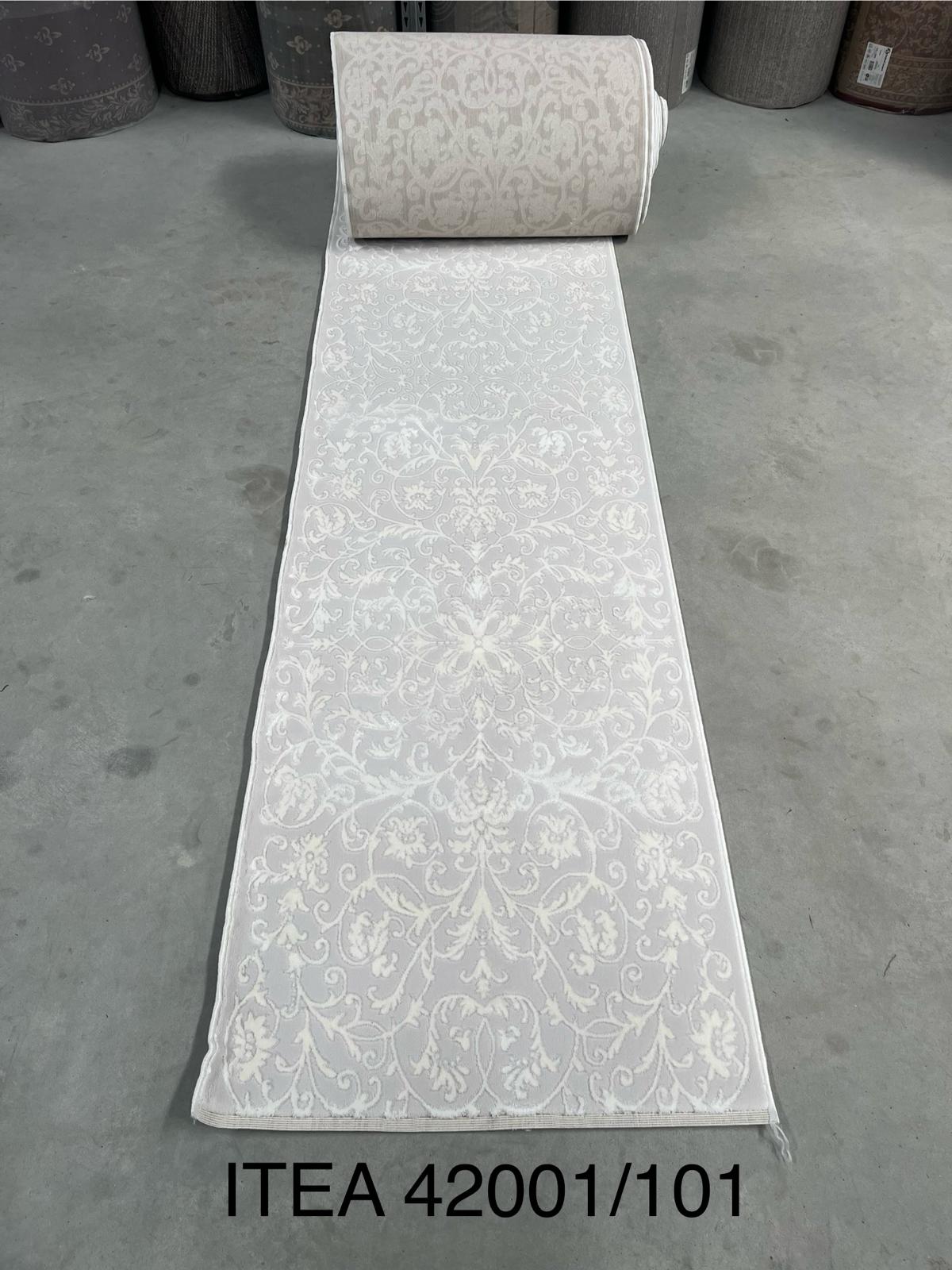 Traversa alba pentru hol cu design modern si aspect rafinat