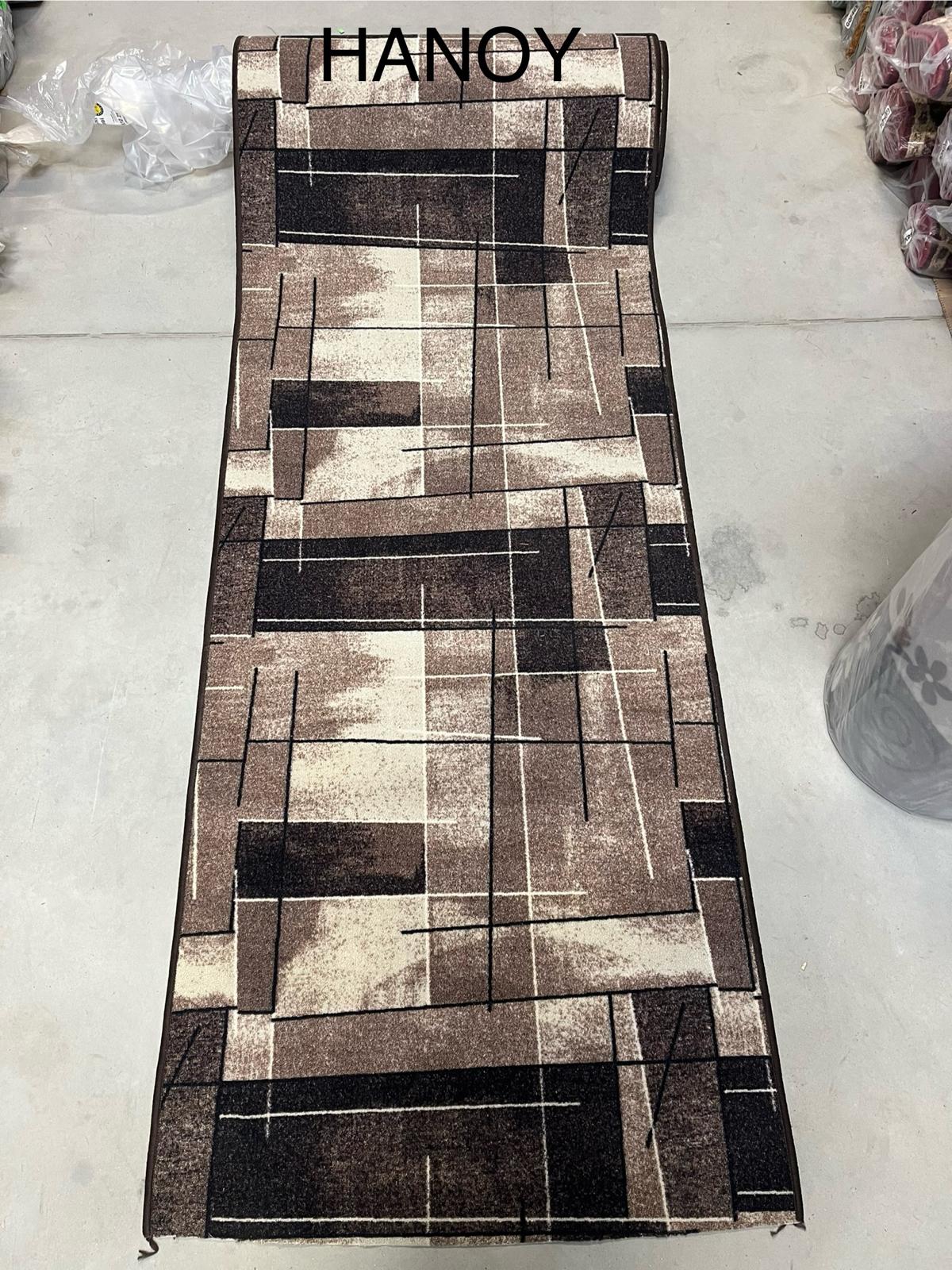 Traversa bucatarie bej maro cu model geometric, covor rezistent pentru trafic intens