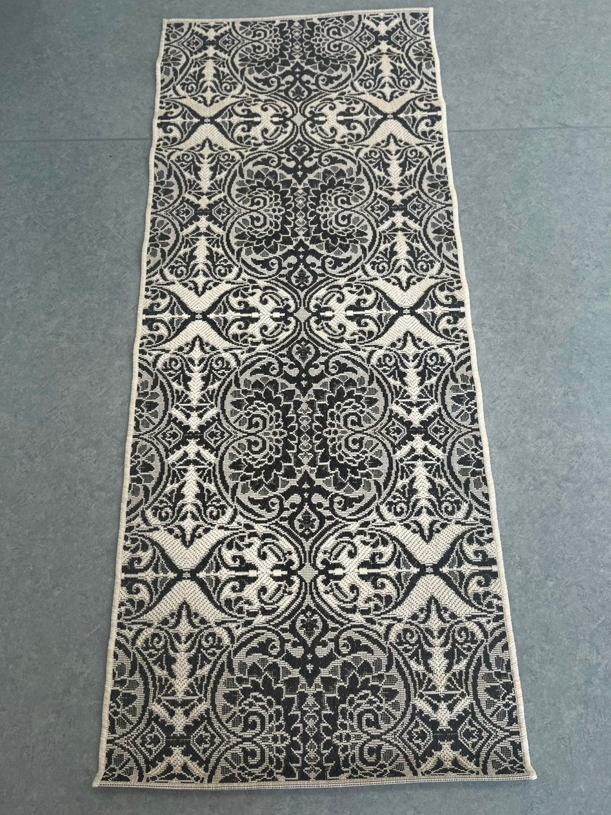 traversa covor bucatarie model geometric bej maro inchis covor lung pentru hol si bucatarie