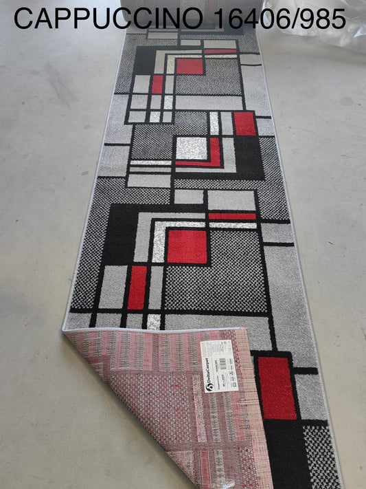 Traversa covor moderna gri pentru hol lung cu model geometric rosu si negru