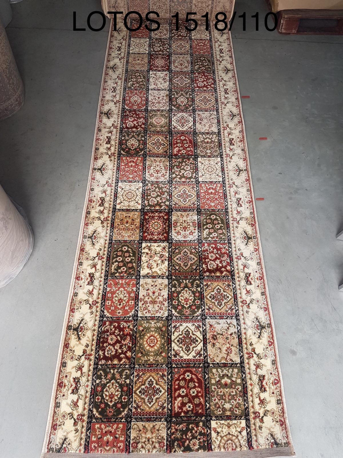 Traversa covor hol lunga crem bej festonata model patchwork persan tip timbre potrivita pentru coridor