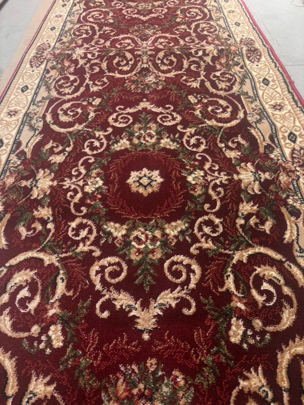 Traversa grena florala stil traditional potrivita pentru hol si living