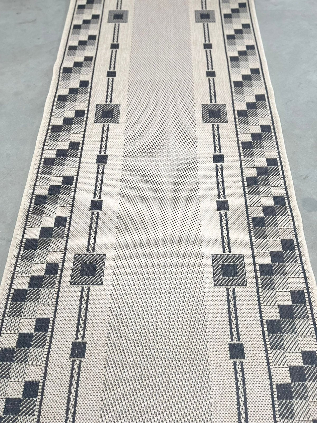 Traversa hol lunga tip iuta crem maro, covor bucatarie modern rezistent si elegant